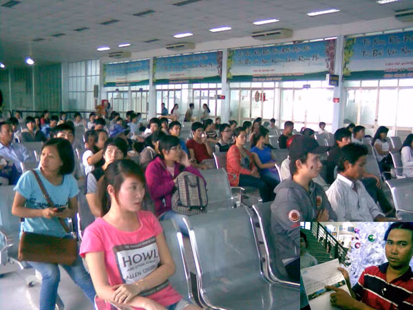 Mua vé tàu Tết: Nghẽn mạng, hàng nghìn người ...trắng tay