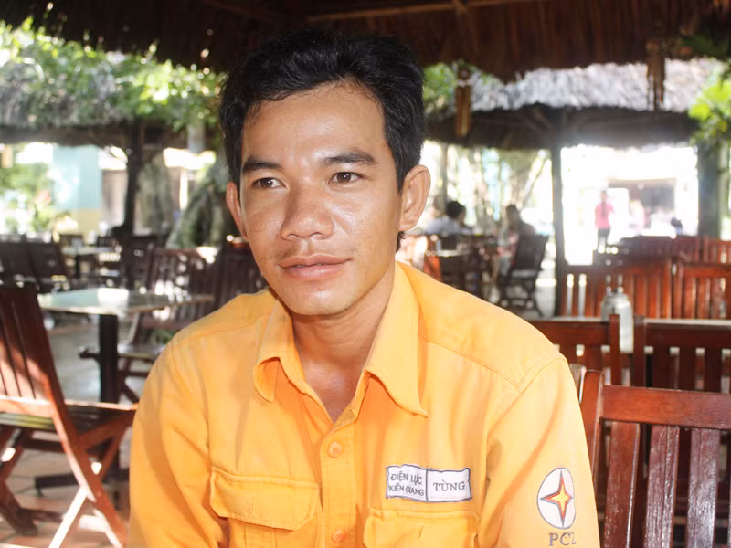 Công nhân trẻ Nguyễn Hùng Tùng