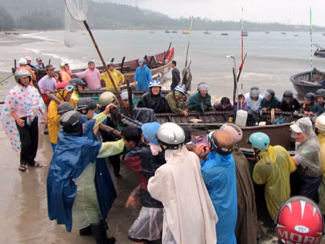 Miền Trung, Tây Nguyên chống chọi mưa to, lũ lớn