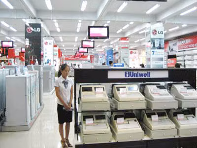 Hàng điện máy loạn giá