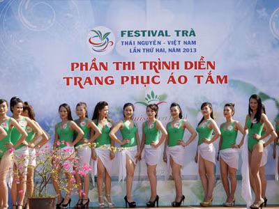 Người đẹp xứ Trà tự tin thi áo tắm