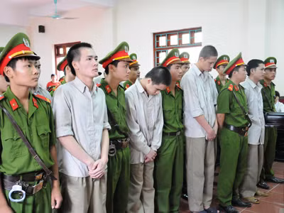 Vụ 'quan tài diễu phố': Một án tử hình, hai chung thân