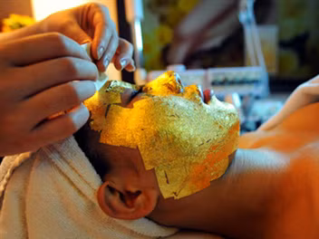 Đắp mặt, ăn vàng không giúp khỏe, đẹp lên