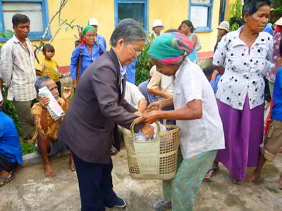 Chạy không kịp theo bà Simone