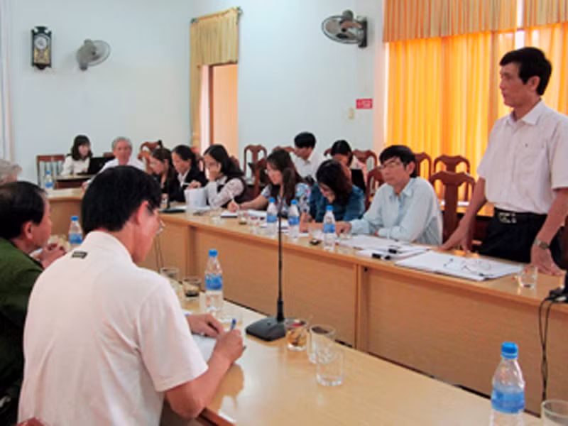 Cuộc họp bàn cách chăm sóc bé Phi Ảnh: P.Đ