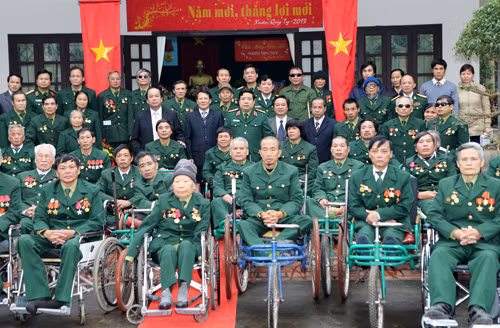 Bộ trưởng Quốc phòng chúc Tết thương bệnh binh