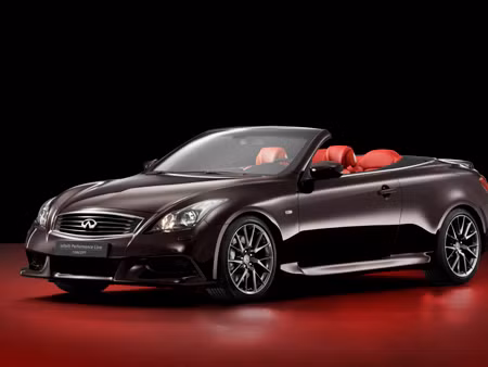 Mui trần Infiniti IPL G có giá từ 60.600 USD