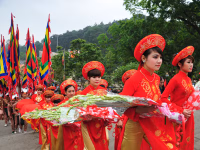 Con Lạc cháu Hồng hội tụ về Đất Tổ
