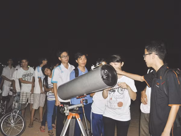 Cơn khát... vũ trụ trong giới trẻ