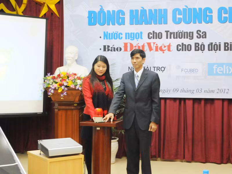 Tiếp nước ngọt cho Trường Sa