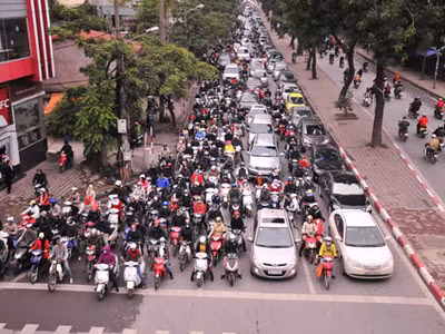 Xe máy, ô tô cá nhân tiếp tục bị siết