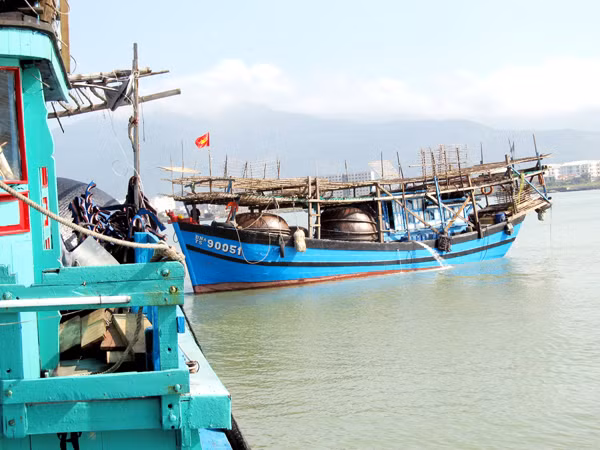 Tàu ĐNa 90051 ngày xuất bến thành công Ảnh: Nam Cường