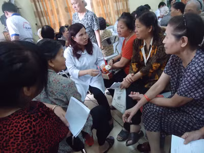 Khám bệnh miễn phí và tặng quà cho 200 người cao tuổi