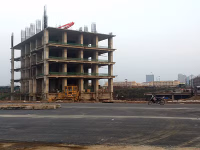 Lấp xong hố tử thần đường Lê Văn Lương kéo dài