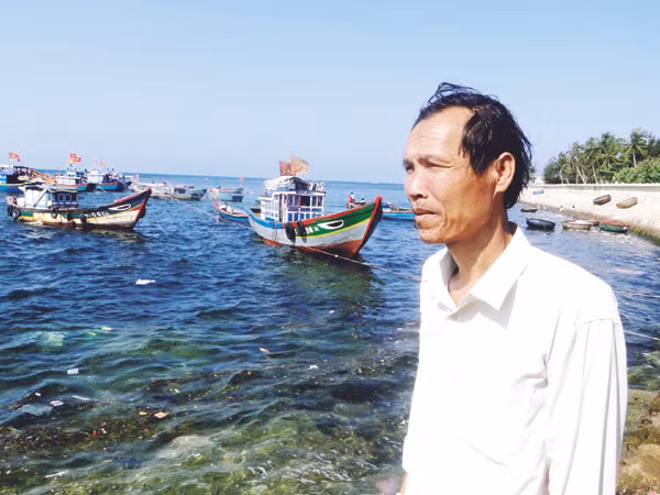 Ngư dân Lê Vinh trắng tay vì con tàu của ông vẫn bị Trung Quốc giữ lại Ảnh: Hải Anh