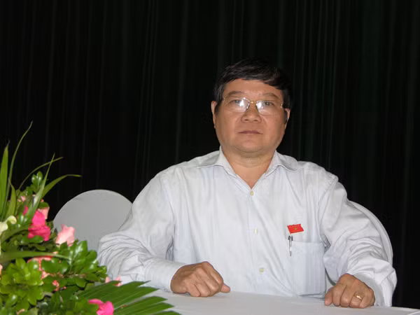Nhiều cán bộ hưởng thụ quá giới hạn tiền lương