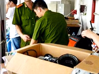 Bắt tàu chở hơn 200 tấn hàng lậu