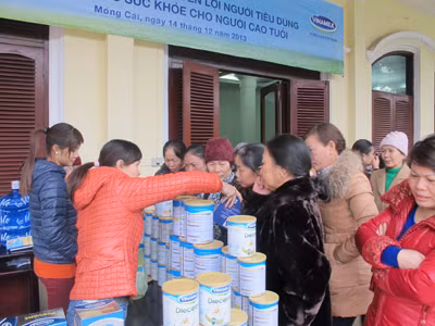 Vinamilk tư vấn chăm sóc sức khoẻ cho Người cao tuổi Móng Cái, Quảng Ninh
