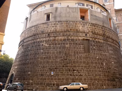 Quan chức Vatican bị bắt vì nghi tham nhũng