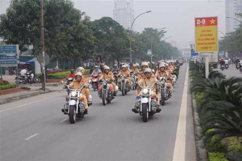 Thủ tướng: 'Huy động cảnh sát xử lý vi phạm giao thông'