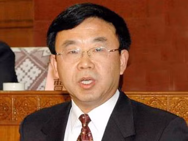Quan tham mua 46 nhà cho 46 tình nhân