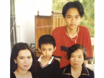 Tiễn mẹ đi công tác
