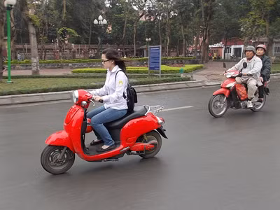 Hầu hết người đi xe máy điện không đội MBH