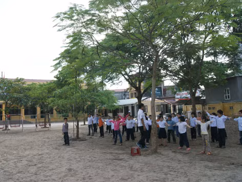 Trường học nhỏ, trụ sở công quyền to