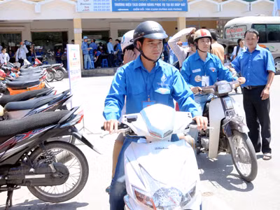Xe ôm tình nguyện. Ảnh: Cẩm Kỳ