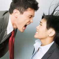 Nhân viên 'choảng' sếp vì bị nợ lương