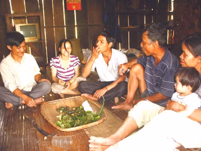 Giữa đại ngàn có làng… sợ rượu