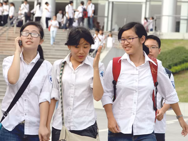 Coi thi thiếu trách nhiệm, 8 giám thị bị xử lý