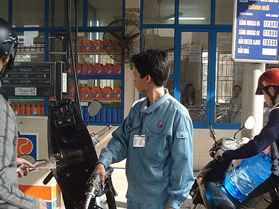 Chiêu 'ăn cắp' mới của các cây xăng