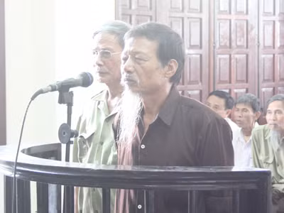 Hai ông lão to tiếng nhận 14 tháng tù