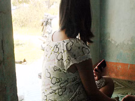 Bước sa ngã của bà mẹ tuổi 14