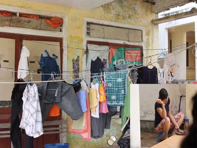 Nhếch nhác chốn công đường