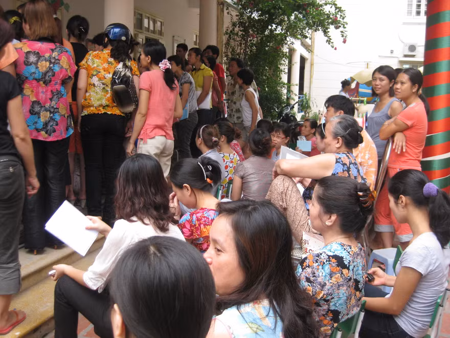 Chen chúc mua hồ sơ cho con tại trường mầm non Bình Minh