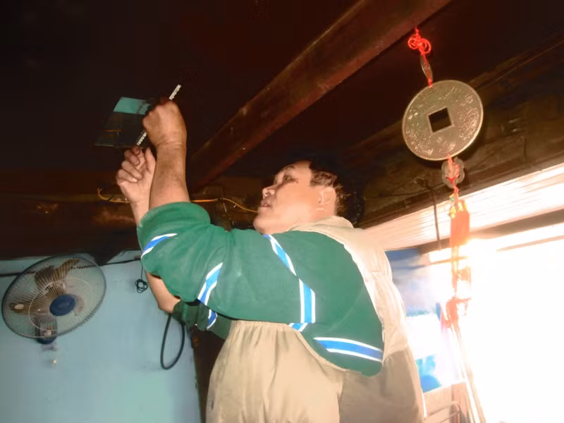 Ông chủ quán cơm - nhà sáng chế bộ đèn siêu tiết kiệm