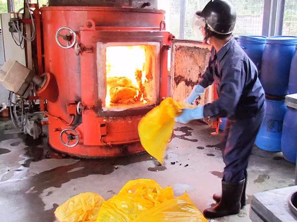 Lò đốt rệu rã, rác y tế ngập đọng