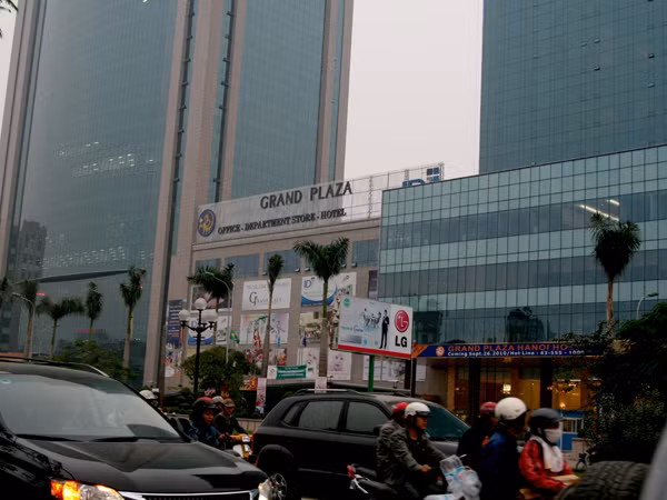 Tòa nhà trên đường Trần Duy Hưng (Hà Nội)