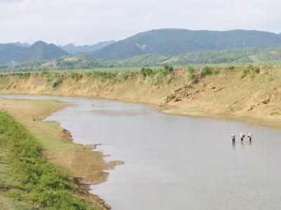 Nhiều dòng sông cạn trơ đáy khiến cuộc sống của người dân khốn đốn