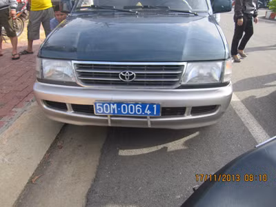 Hiệp sĩ đuổi bắt băng đòi nợ thuê đi ô tô biển xanh