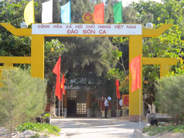 Cưỡi sóng Biển Đông ra Sơn Ca tuần tra cùng lính đảo