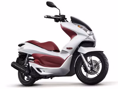 Thay động cơ nội, PCX mới hạ giá
