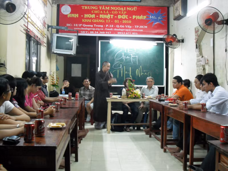 Nhà chùa chia tay giáo viên không dạy ở trung tâm nữa