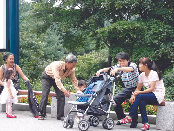 Gia đình đoàn tụ vui vẻ