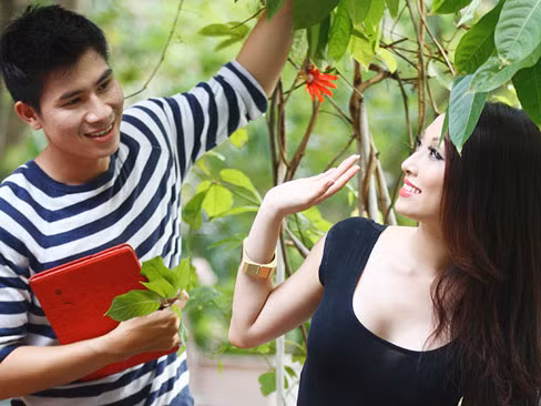 Từ chối Hà Dũng, Như Ý 'cặp kè' cùng trai lạ