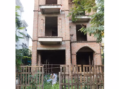 Biệt thự bỏ hoang thành nơi trồng rau