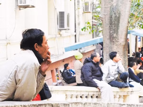 Đến nay mới chỉ phạt được 3-4 người hút thuốc lá không đúng nơi quy định