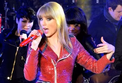 Phi công trẻ chia tay Taylor Swift vì 'chuyện ấy'